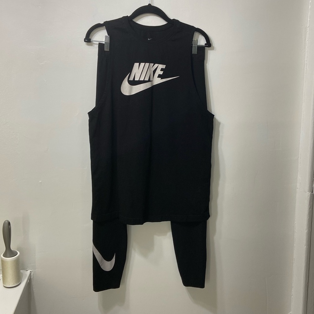 Nike Black and White Women's Set